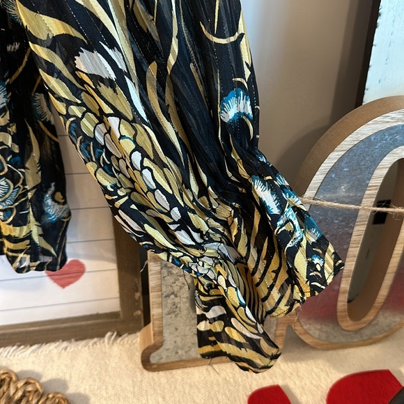 White House Black Market 🖤🤍🖤 Blouse - Picture 5 of 7